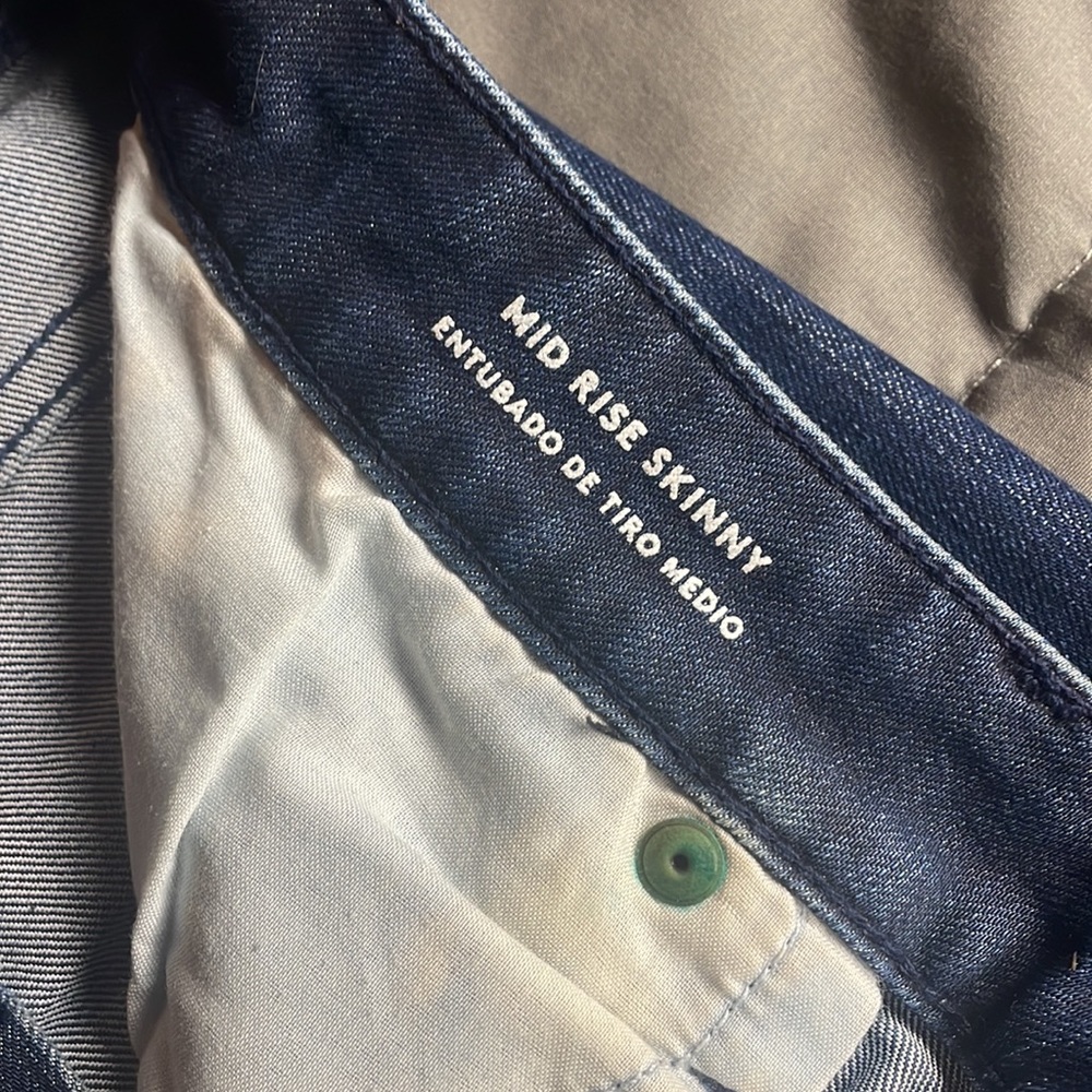 Universal Thread Mid Rise Jeans - Picture 2 of 3